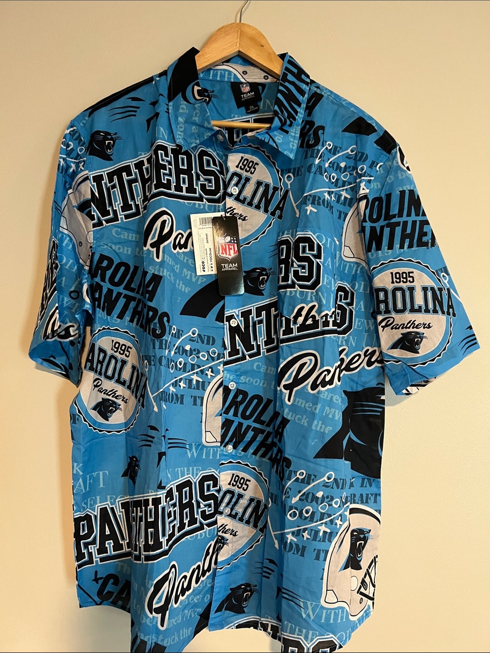 NWT Mens NFL Carolina Panthers Button Up